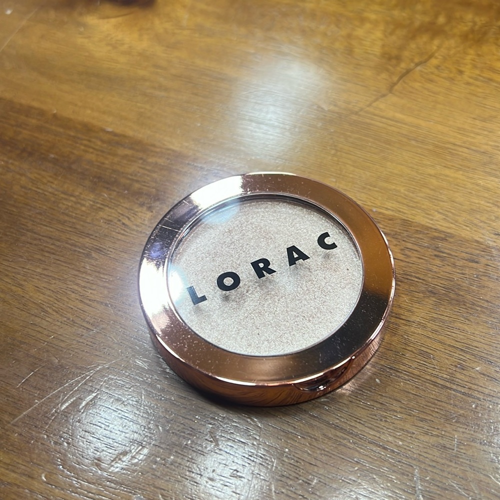 Lorac light source mega beam highlighter